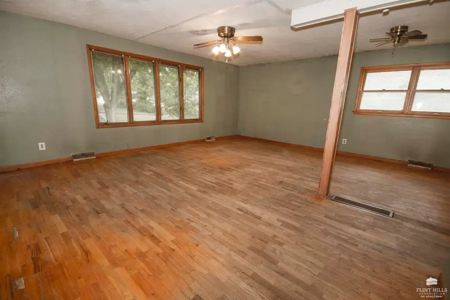 522 Lane Street, Clay Center, KS 67432 - #2