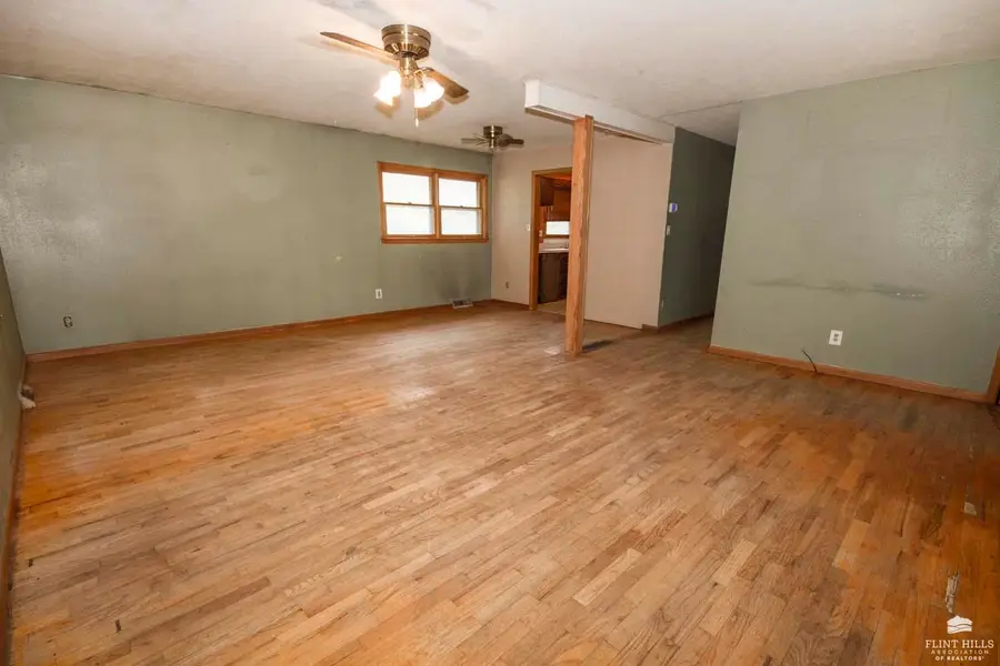 522 Lane Street, Clay Center, KS 67432 - #3