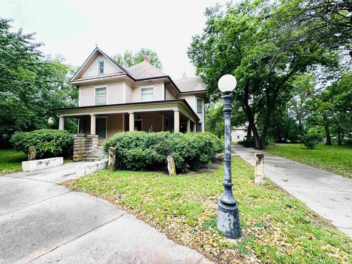 118 S Main, Morganville, KS 67468 - #1