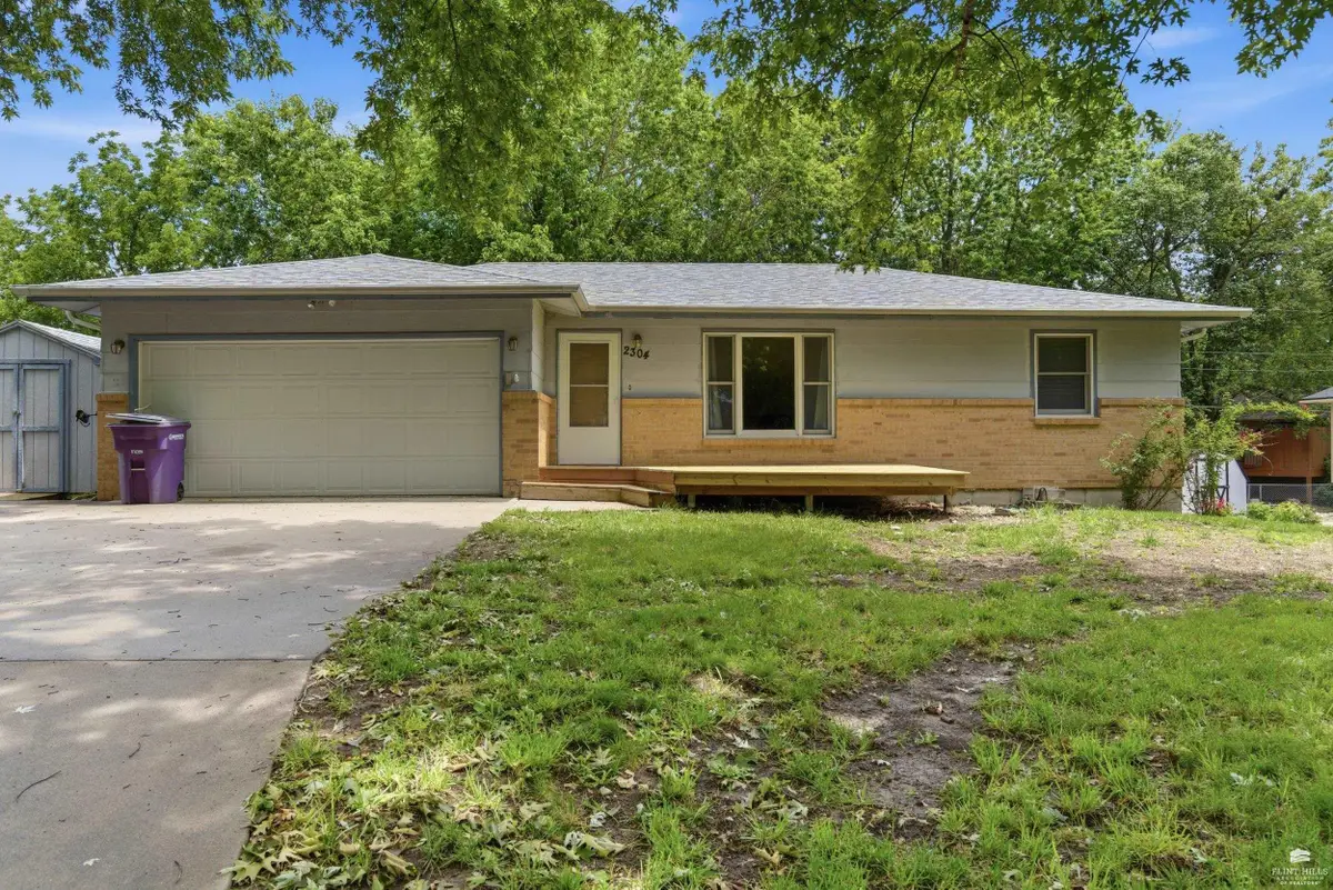 2304 Terry Way, Manhattan, KS 66502 - #1