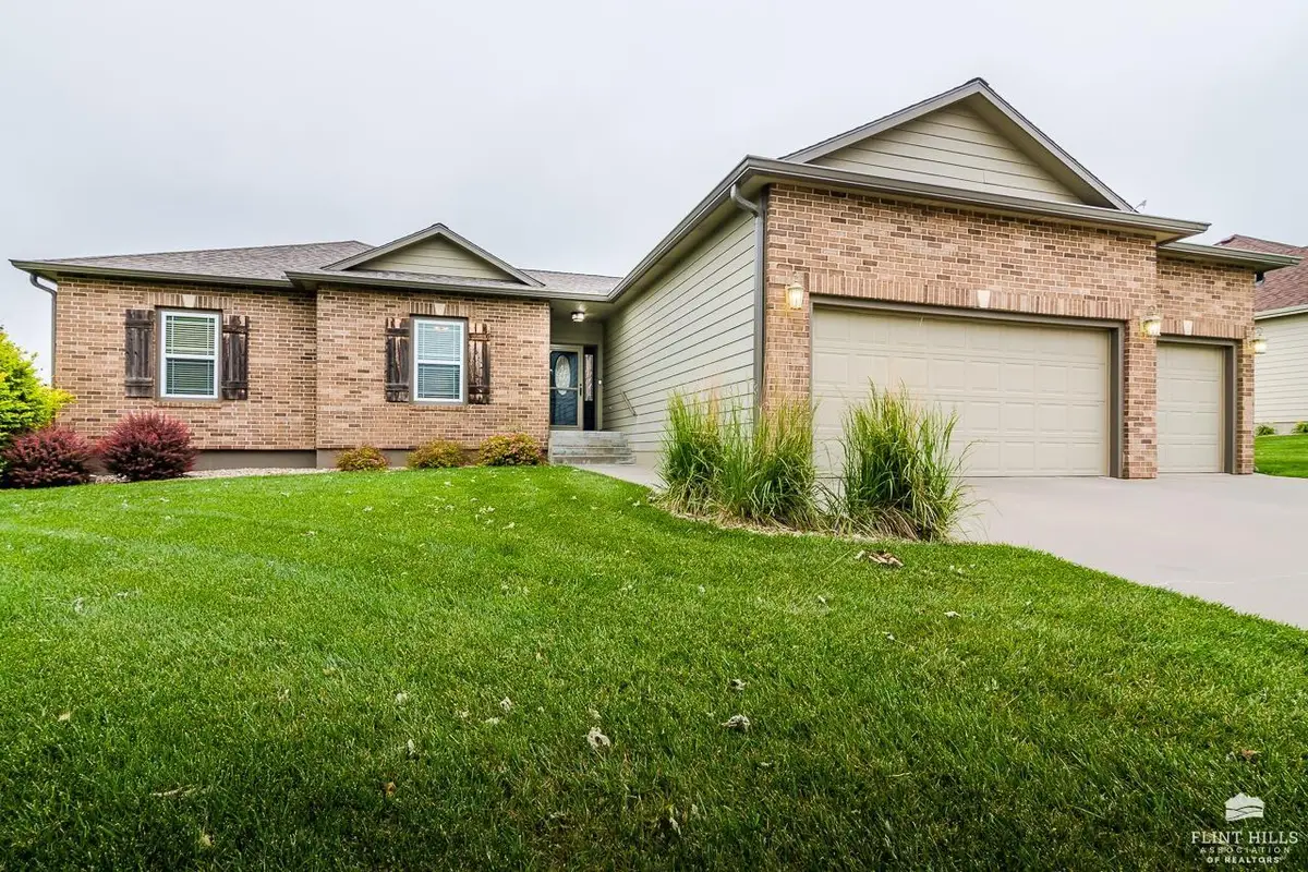 1104 East Park Grove, Manhattan, KS 66503 - #1