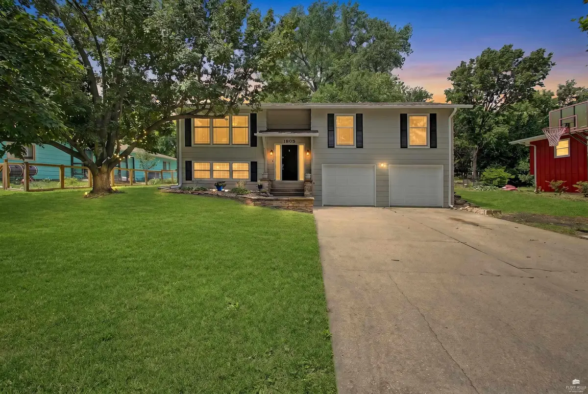 1805 Cedar Crest Drive, Manhattan, KS 66503 - #1