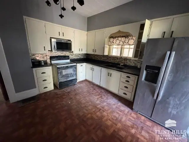 408 W 8th Street, Junction City, KS 66441 - #3