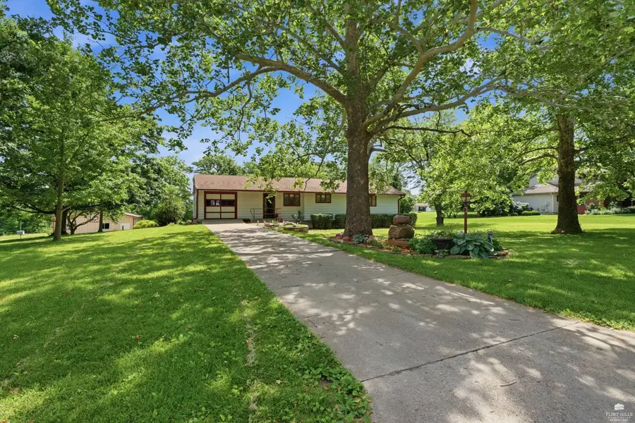 720 High St., Onaga, KS 66521 - #2