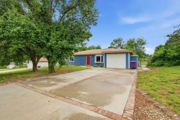 326 Stallion Circle, Ogden, KS 66517