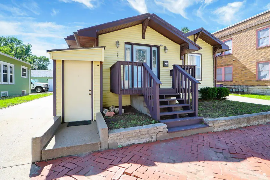 206 S 5th Street, Manhattan, KS 66502 - #2
