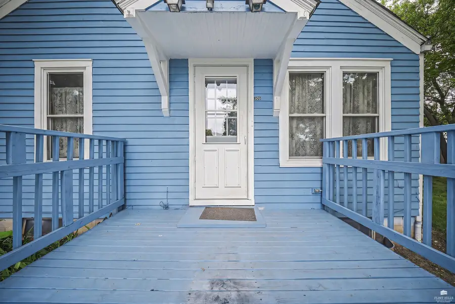 805 Hickory Street, Wakefield, KS 67487 - #3