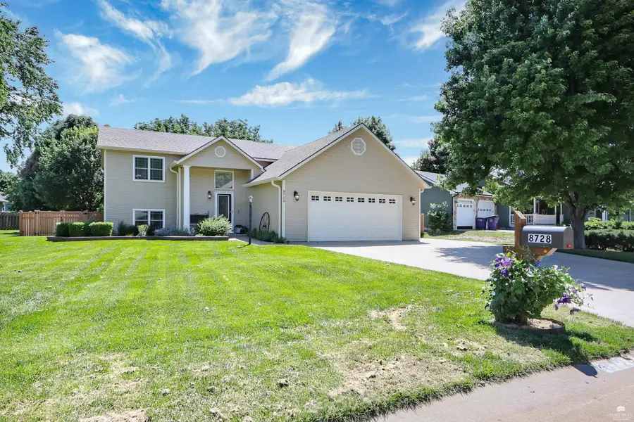 8728 Eagle Feather Drive, Manhattan, KS 66502 - #2