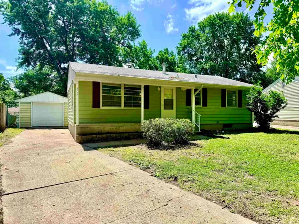 809 Goodrich Drive, Manhattan, KS 66502