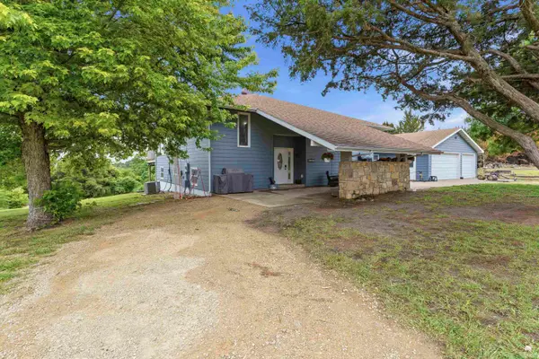 9414 Blue Ridge Road, Manhattan, KS 66502