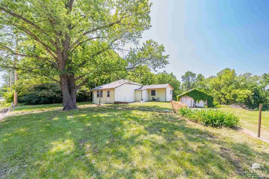 402 1st Street, Saint George, KS 66535 - #3