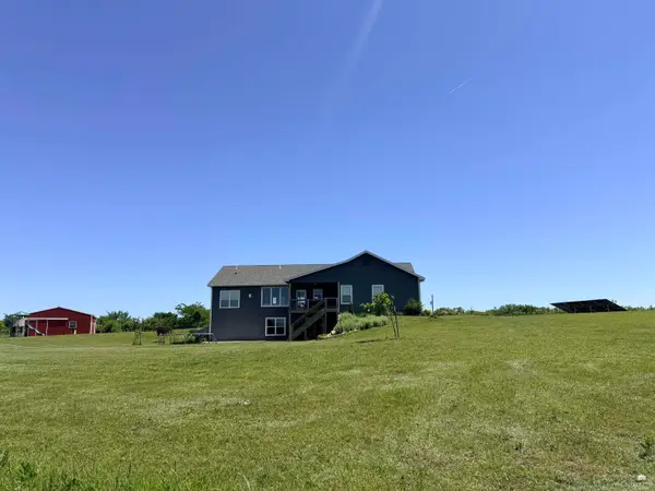 6410 Flint Rock Road, Wamego, KS 66547