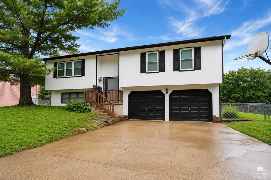 1300 Frontier Lane, Manhattan, KS 66503 - #2