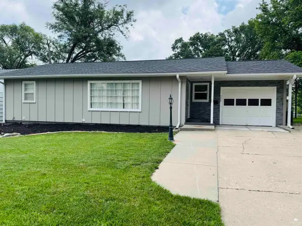 726 Arthur Street, Clay Center, KS 67432