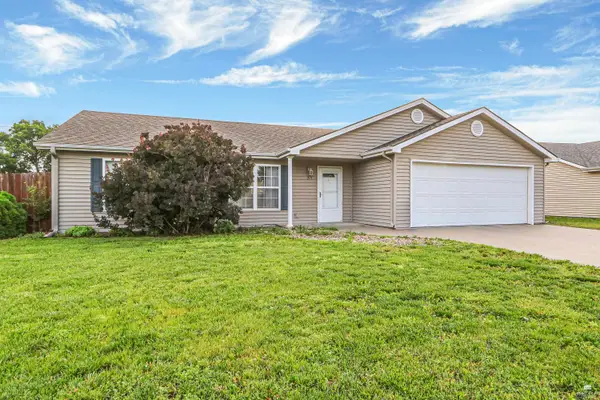 213 Brooklawn Drive, Manhattan, KS 66502