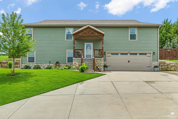 405 Highland Pointe Drive, Manhattan, KS 66503