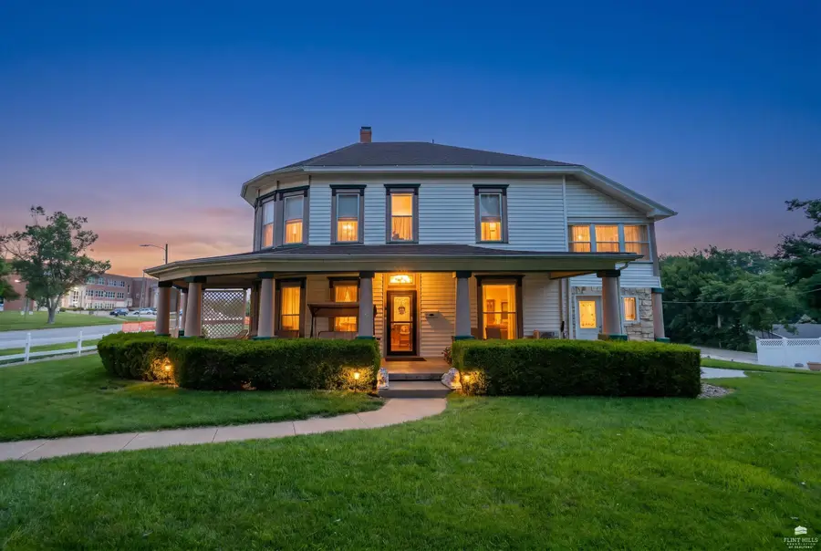 710 8th Street, Wamego, KS 66547 - #2