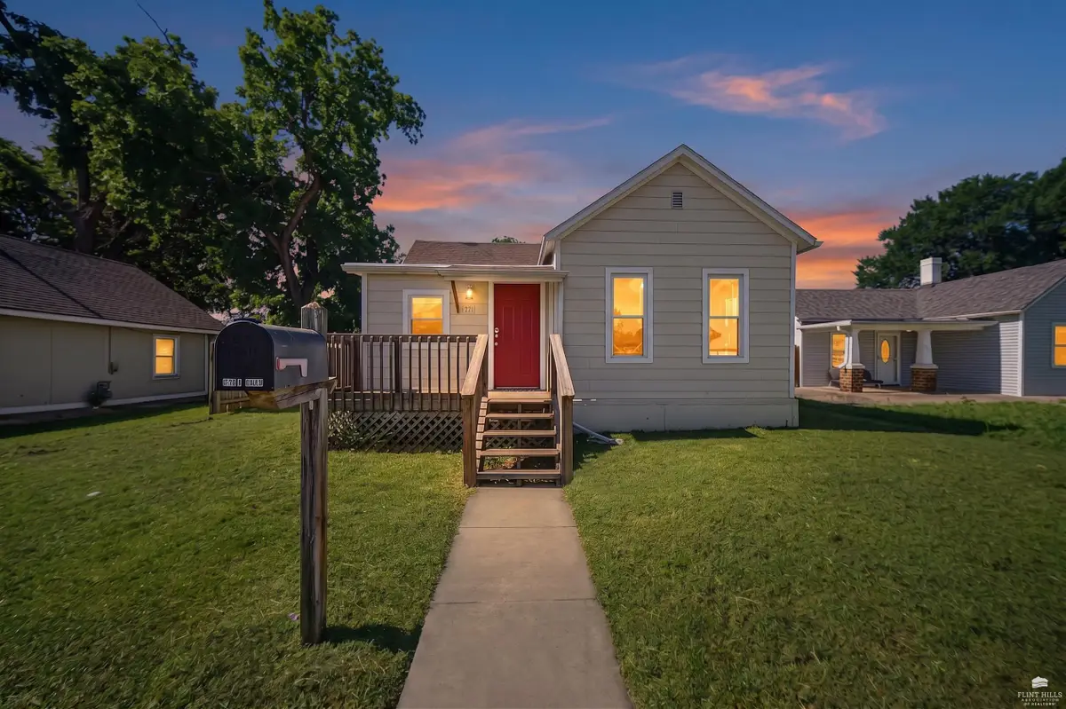 221 W 10th, Junction City, KS 66441 - #1