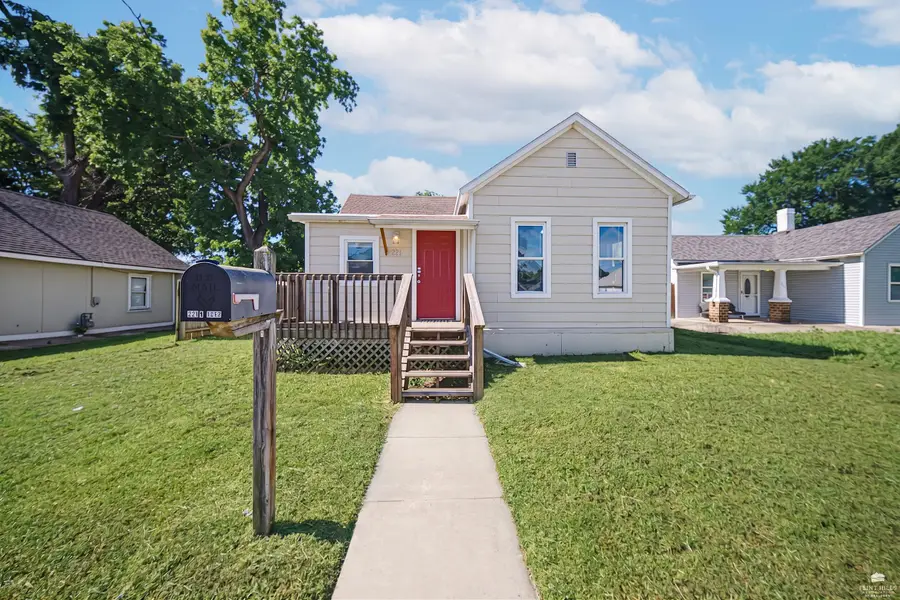 221 W 10th, Junction City, KS 66441 - #2