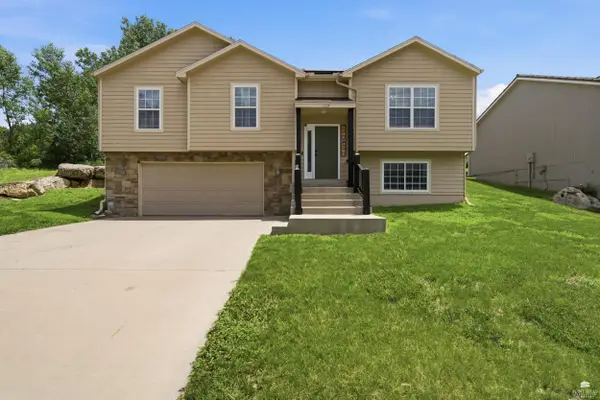 1227 Oakview Drive, Junction City, KS 66441