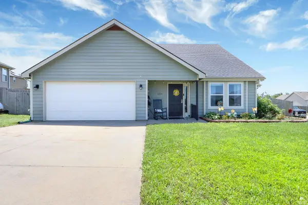 2729 Oakwood Drive, Junction City, KS 66441