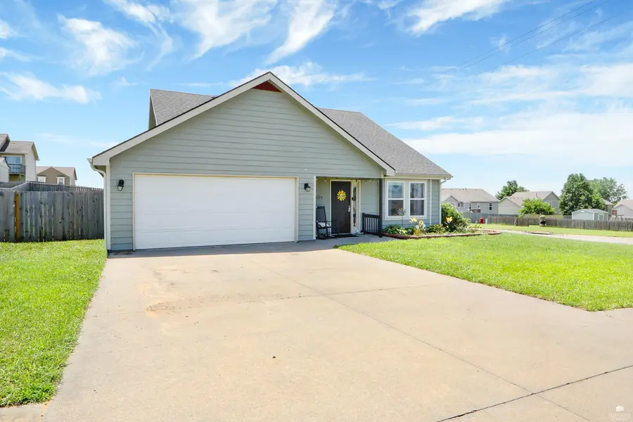 2729 Oakwood Drive, Junction City, KS 66441 - #2