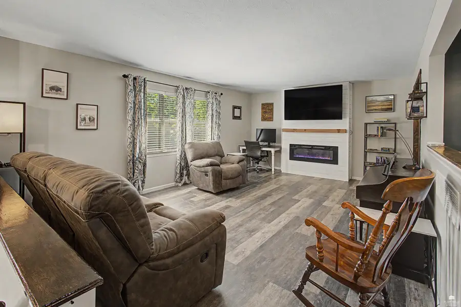 1417 Highland Drive, Manhattan, KS 66503 - #2