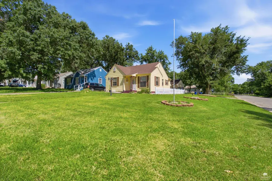 402 W Vine Street, Junction City, KS 66441 - #2