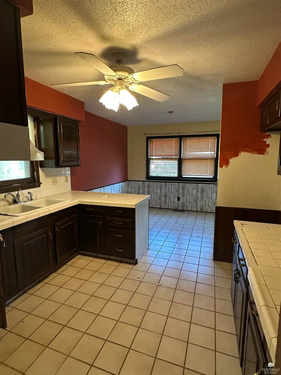 323 W 2nd Street, Junction City, KS 66441 - #2