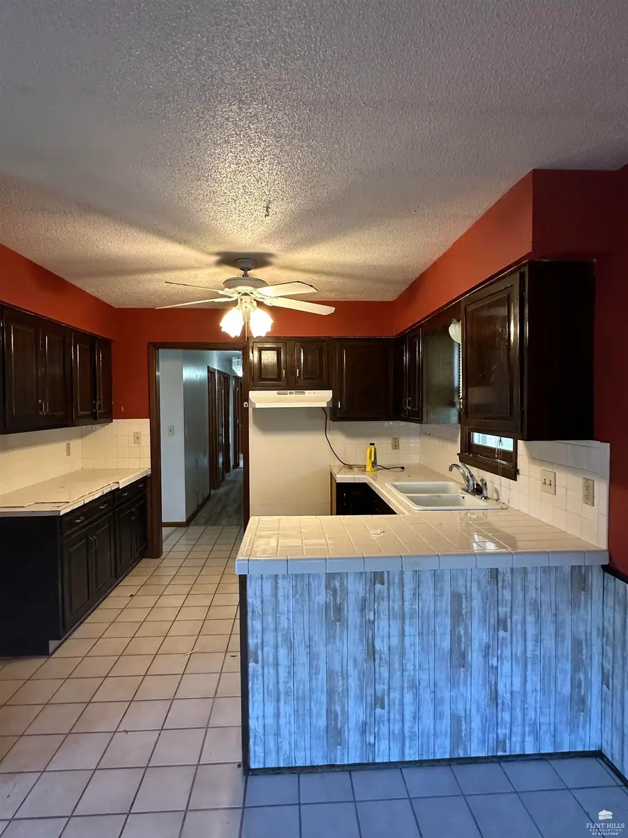 323 W 2nd Street, Junction City, KS 66441 - #3