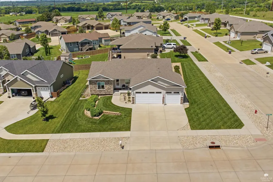 4754 Christine Circle, Manhattan, KS 66502 - #3