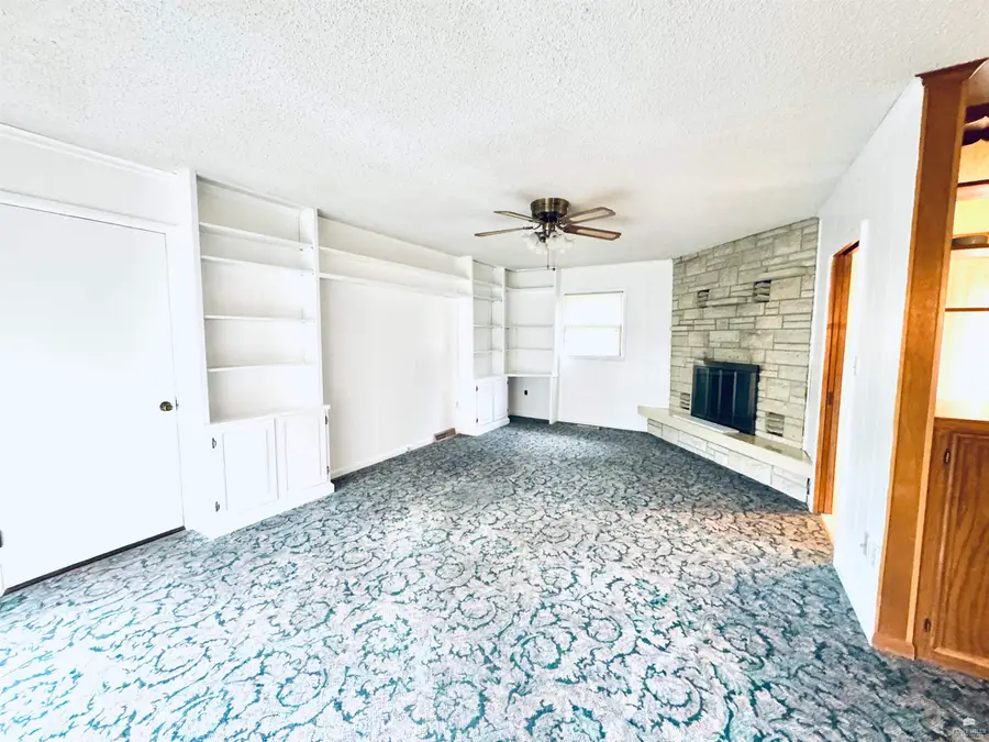1721 Carolyn Drive, Clay Center, KS 67432 - #3