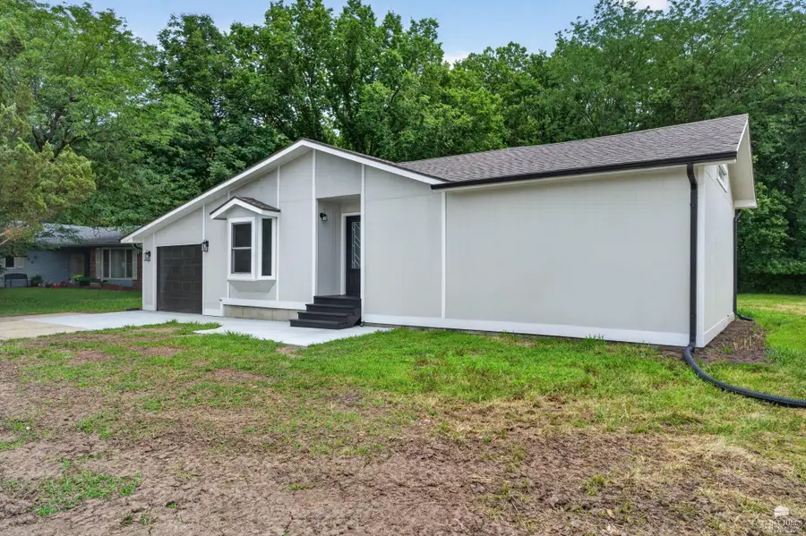 2111 Timbercreek Drive, Manhattan, KS 66502 - #2