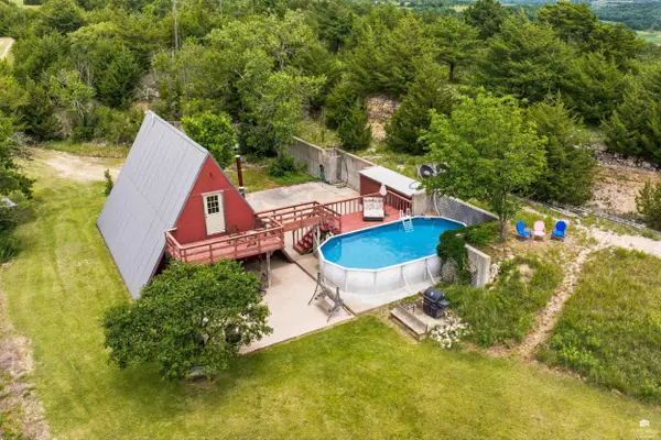 601 Warpole Rd., Olsburg, KS 66520