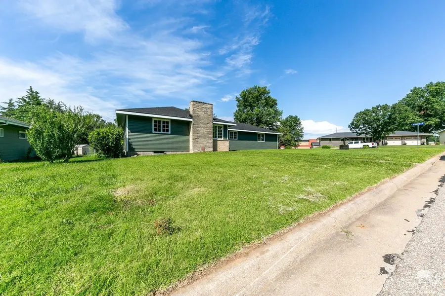 403 Parkview Drive, Wamego, KS 66547 - #3