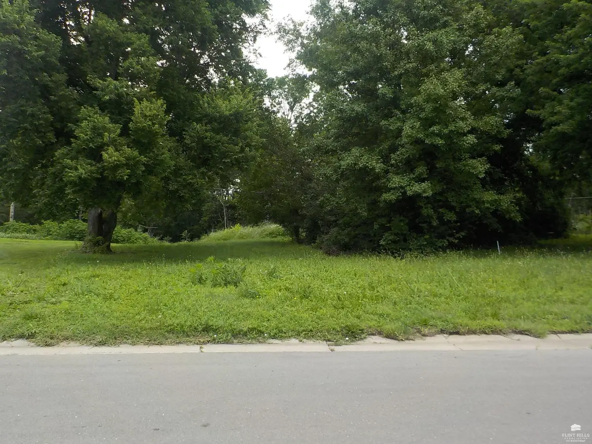 522 E Grandview Drive, Grandview Plaza, KS 66441 - #1