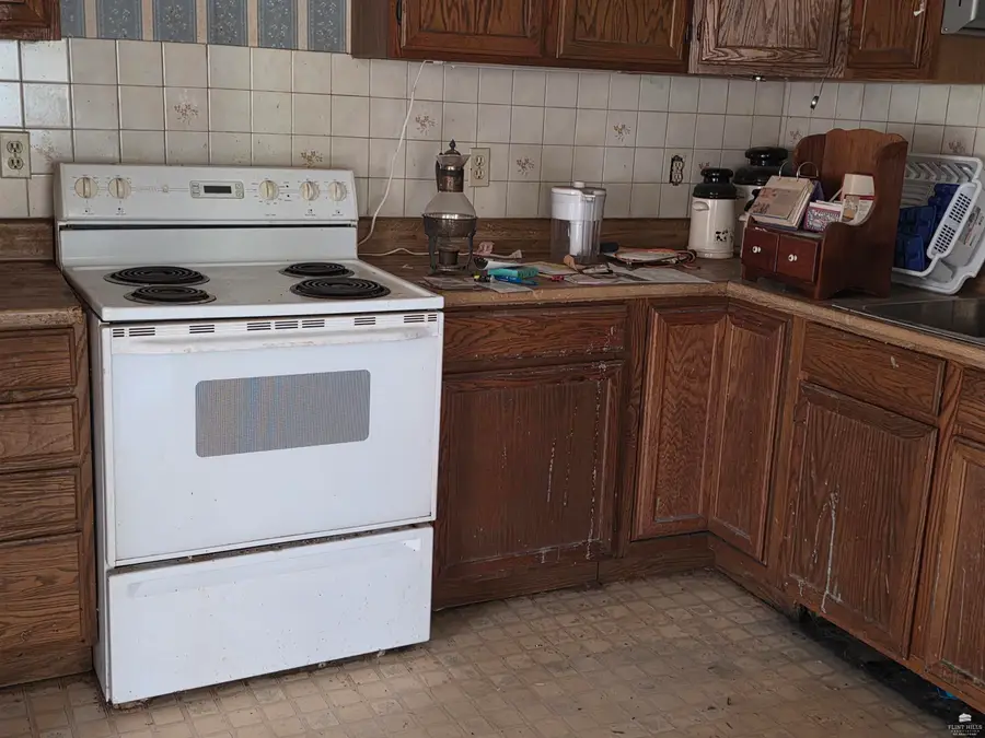 619 E Mcclaren, Herington, KS 67449 - #2