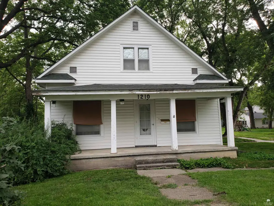 1210 3rd Street, Clay Center, KS 67432 - #2