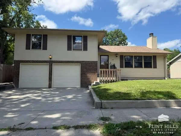 211 Frederick Street, Clay Center, KS 67432