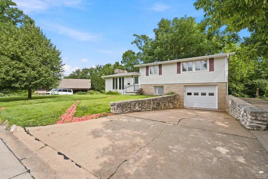 2336 Chris Drive, Manhattan, KS 66502 - #2
