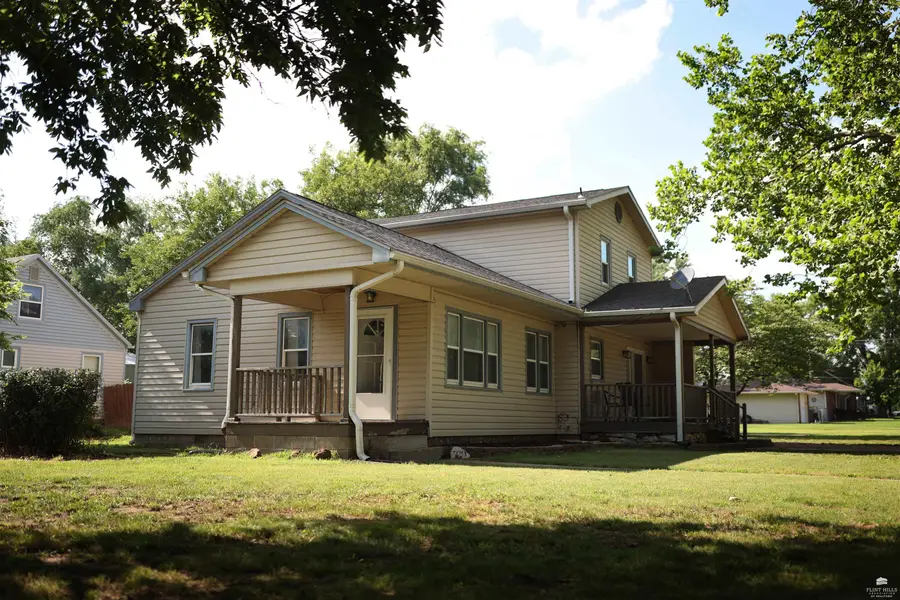 300 W 5th St, Solomon, KS 67480 - #3