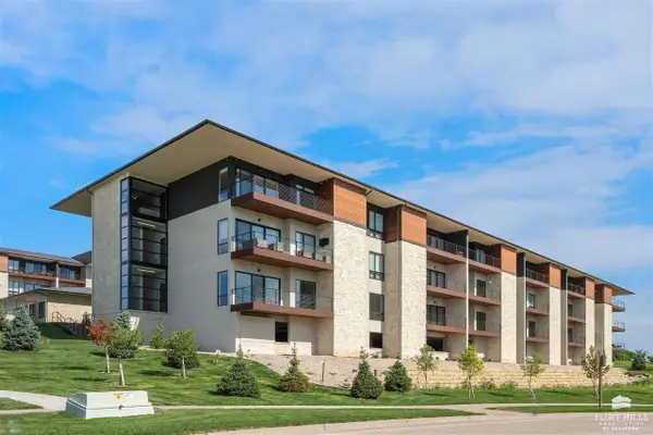 3022 Fieldhouse Circle #107, Manhattan, KS 66503