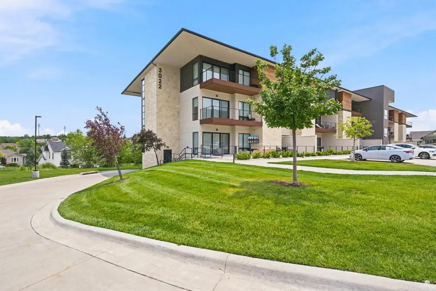 3022 Fieldhouse Circle #107, Manhattan, KS 66503 - #2