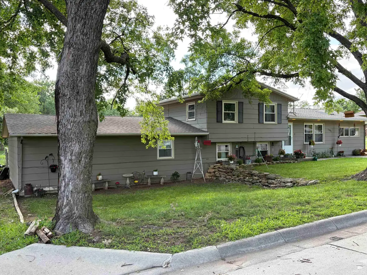 1301 10th Street, Clay Center, KS 67432 - #1