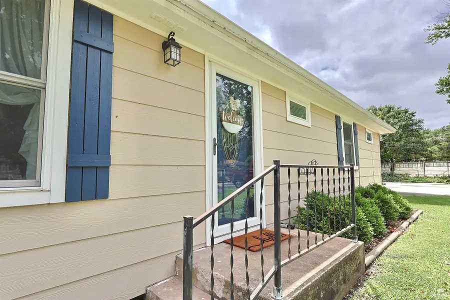 721 Tuttle Street, Manhattan, KS 66502 - #2