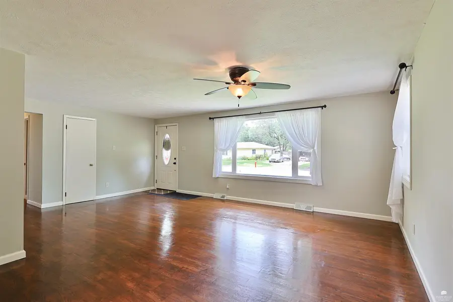 721 Tuttle Street, Manhattan, KS 66502 - #3