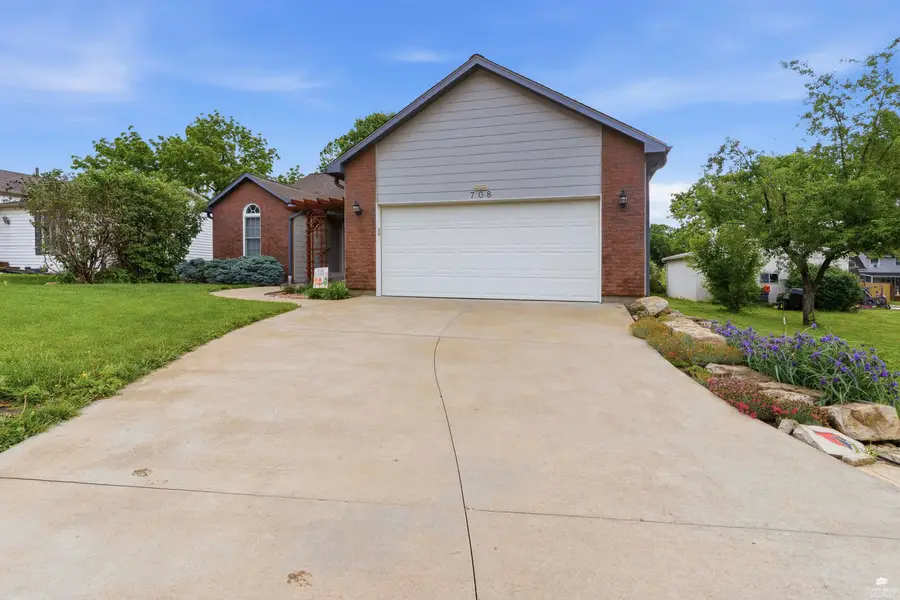 708 Walnut Street, Wamego, KS 66547 - #2