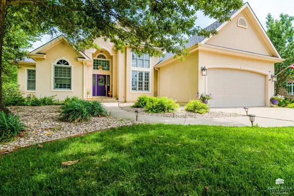 3700 Crossgate Circle, Manhattan, KS 66503