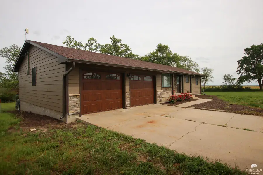 2340 Arrowhead Road, Narka, KS 66960 - #3