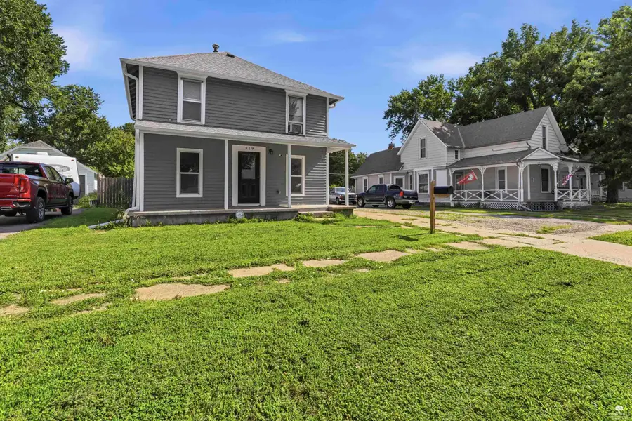 319 NE 6th Street, Abilene, KS 67410 - #3